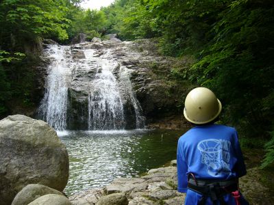 鈴鹿ツメカリ谷　１１歳二男滝を眺めます