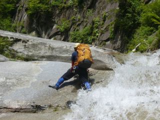 数少ない直登できるナメ滝