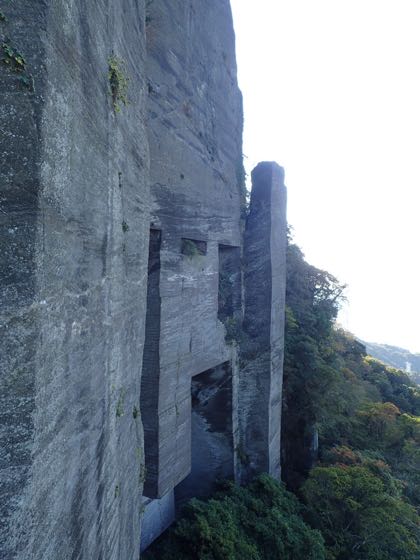 鋸山のラピュタの壁