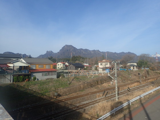 駅から妙義山と浅間山が見える